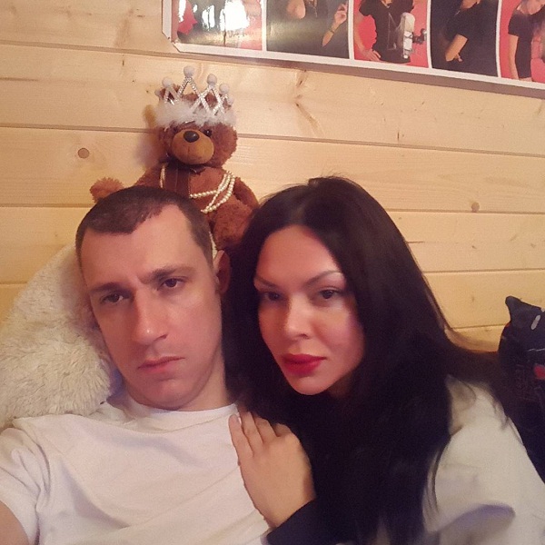 Виктория Карасева с мужем Вячеславом Дворецковым фото