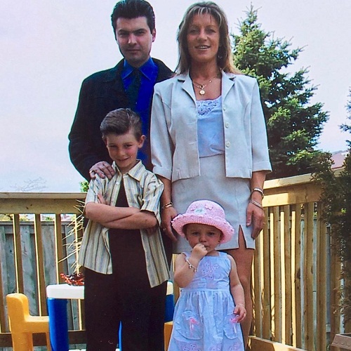 Шон Мендес с семьей: матерью, отцом и младшей сестренкой фото