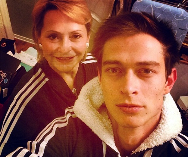 Павел Кравцов с мамой фото