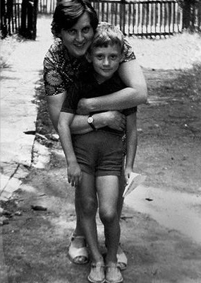 Анатолий Белый в детстве с мамой фото