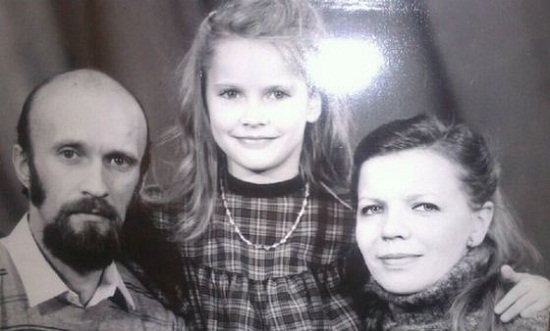 Елена Летучая с родителями в детские годы фото